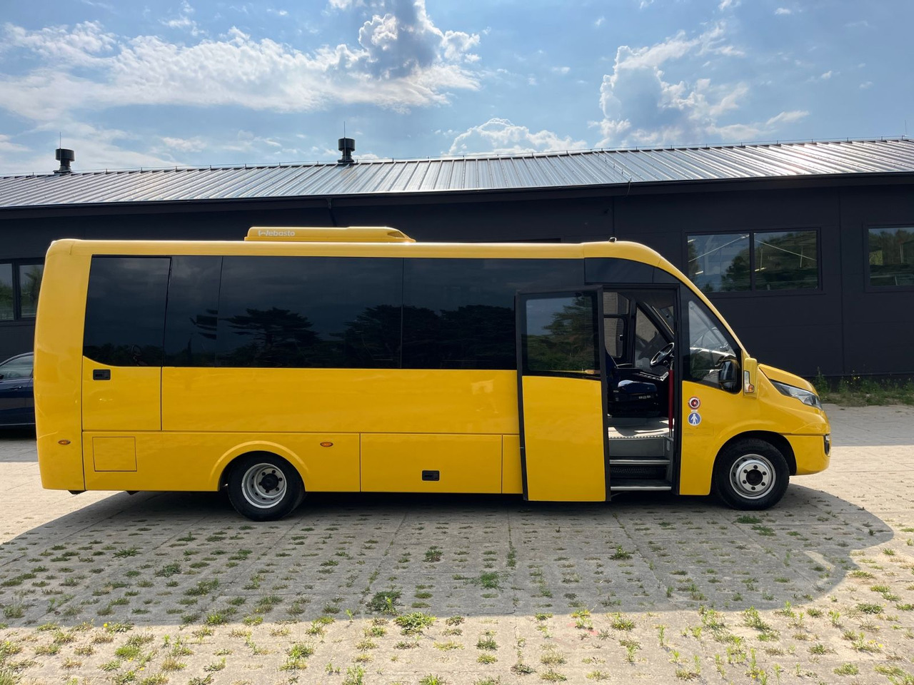 Iveco Rosero First / 24+1+1 / Telma/ EURO6 - Coach: picture 2 Iveco Rosero First / 24+1+1 / Telma/ EURO6 - Coach: picture 2