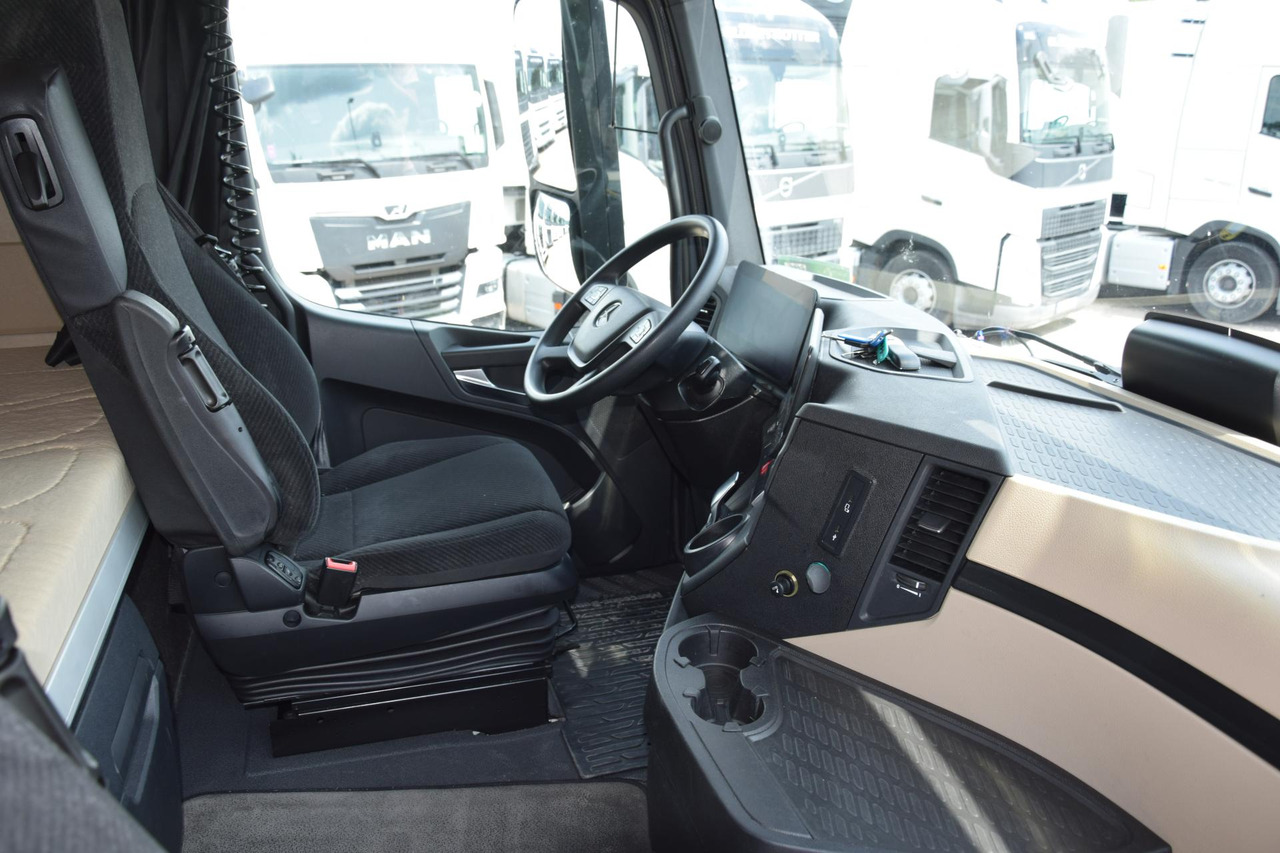 Tractor unit Mercedes-Benz Actros 5 1845 BigSpace: picture 16
