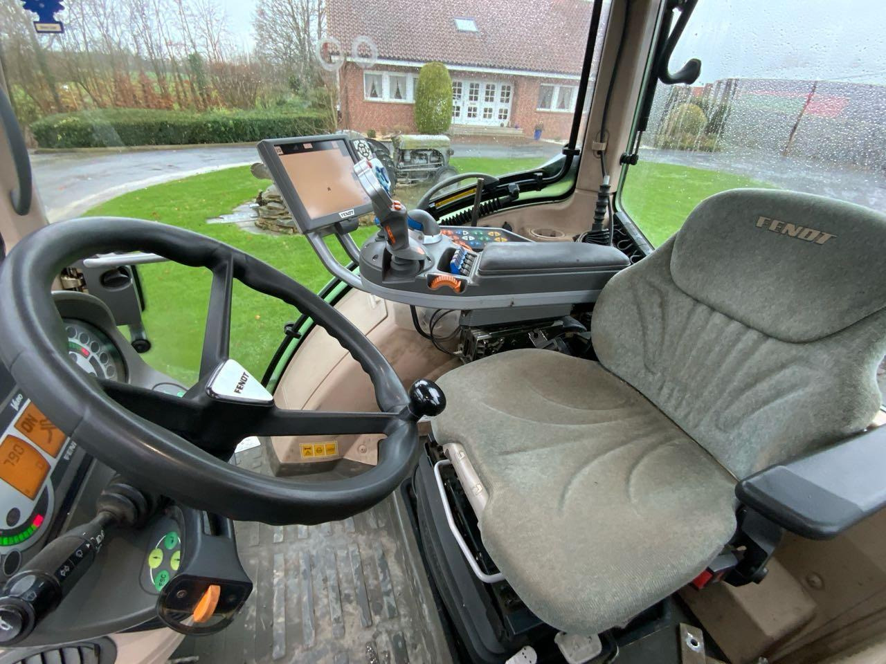 Fendt 724 Vario ProfiPlus - Farm tractor: picture 4 Fendt 724 Vario ProfiPlus - Farm tractor: picture 4