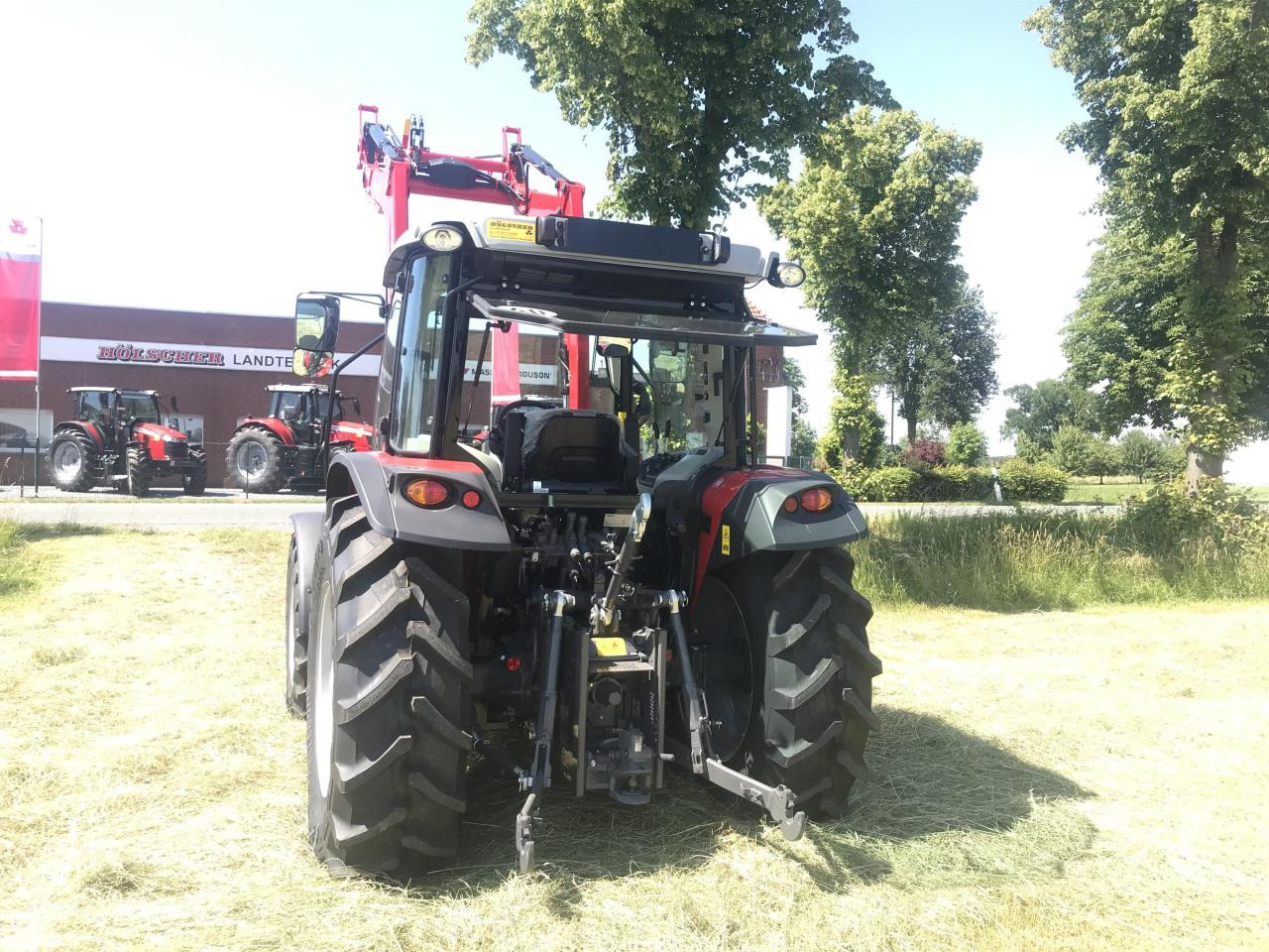 Massey Ferguson MF 4708 M - Farm tractor: picture 5 Massey Ferguson MF 4708 M - Farm tractor: picture 5