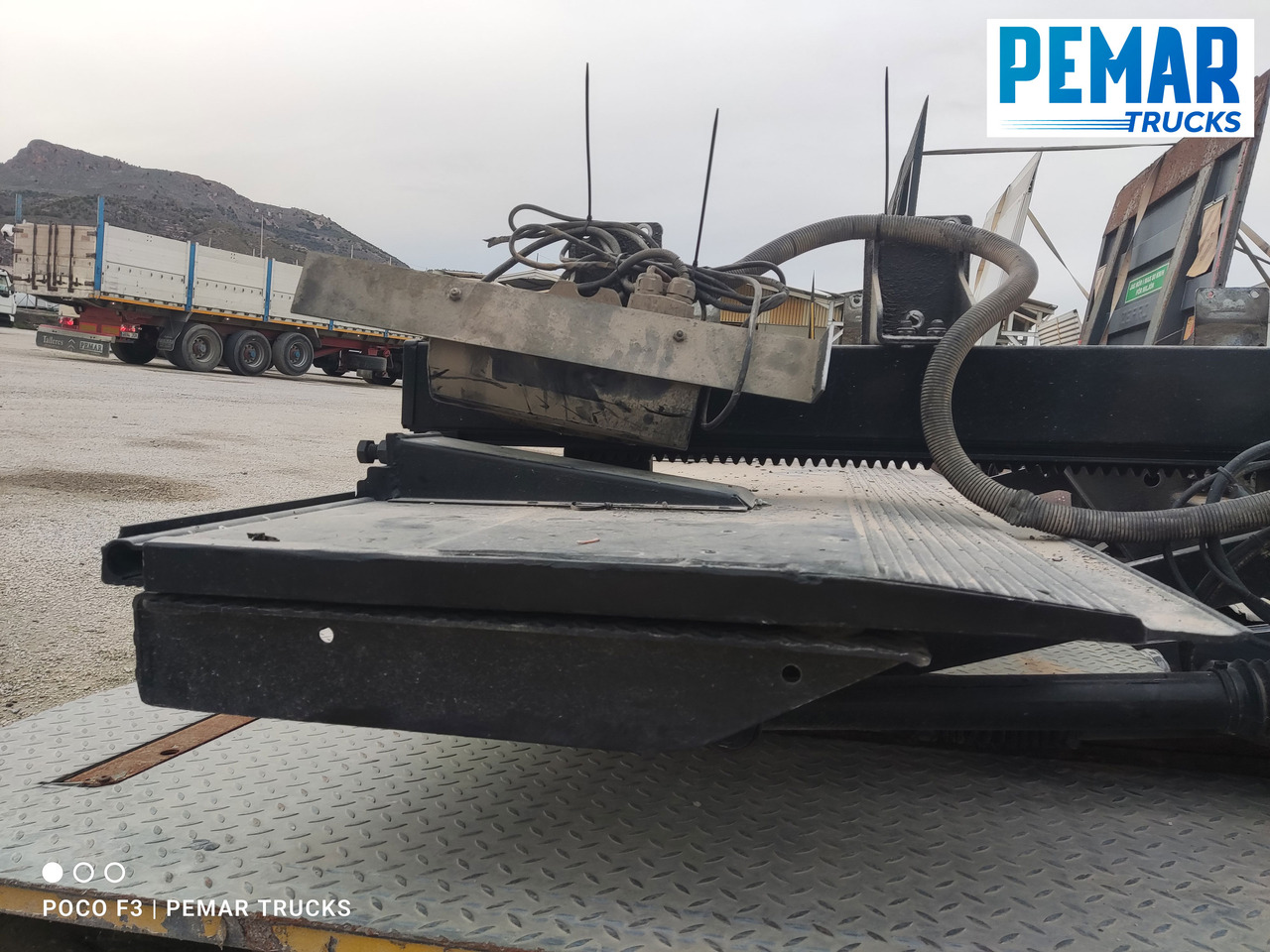 PLATAFORMA ELEVADORA RETRACTIL D HOLLANDIA 1.500 KG - Loading ramp: picture 4 PLATAFORMA ELEVADORA RETRACTIL D HOLLANDIA 1.500 KG - Loading ramp: picture 4