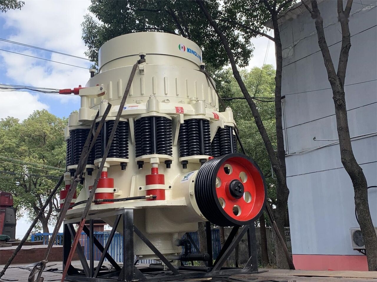 Kinglink 250TPH KLM1380 Iron Ore Cone Crusher - Cone crusher: picture 2 Kinglink 250TPH KLM1380 Iron Ore Cone Crusher - Cone crusher: picture 2