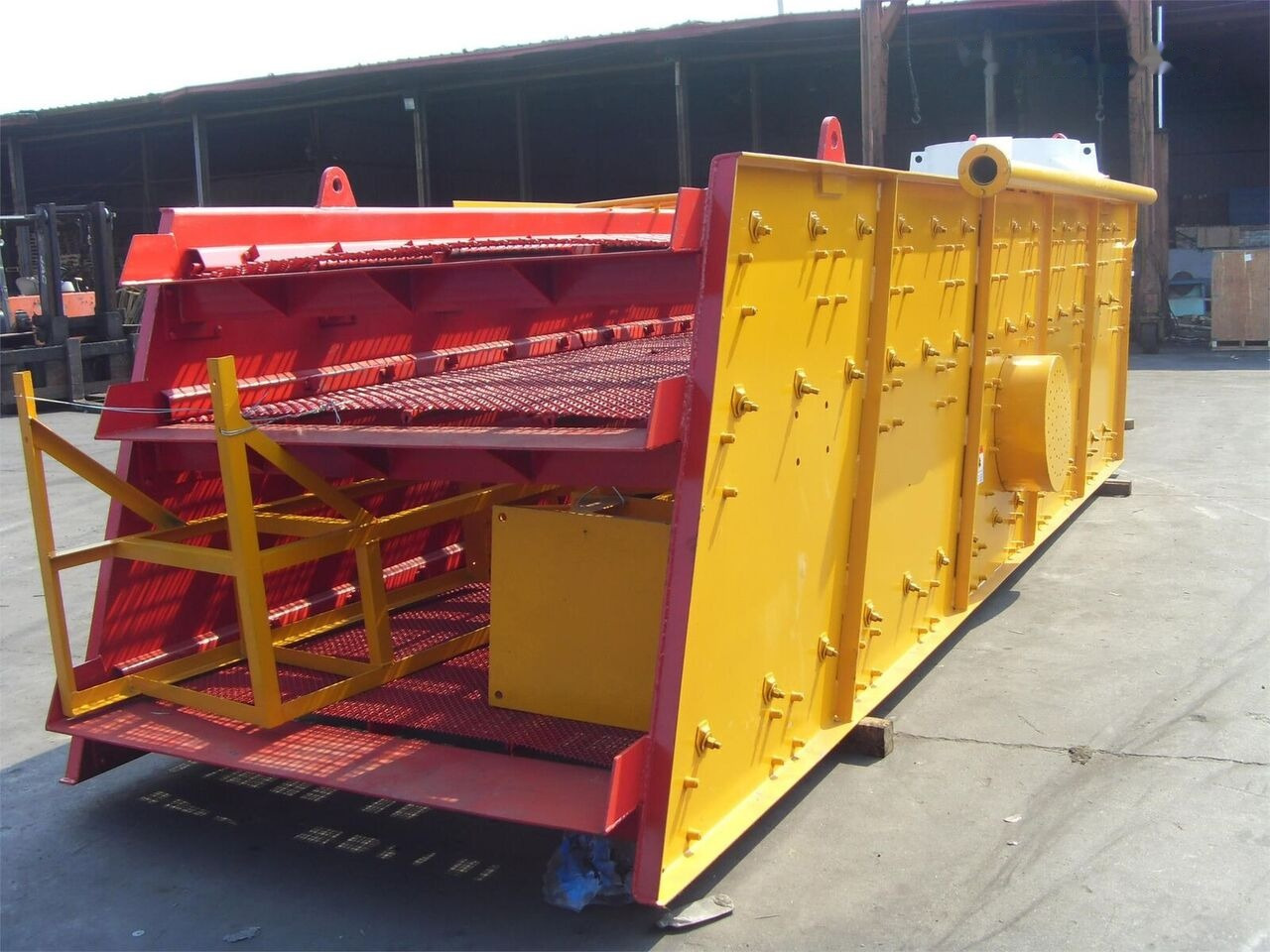 Kinglink Gold Ore Vibrating Screen 3YA1860 | 200TPH - Screener: picture 1 Kinglink Gold Ore Vibrating Screen 3YA1860 | 200TPH - Screener: picture 1