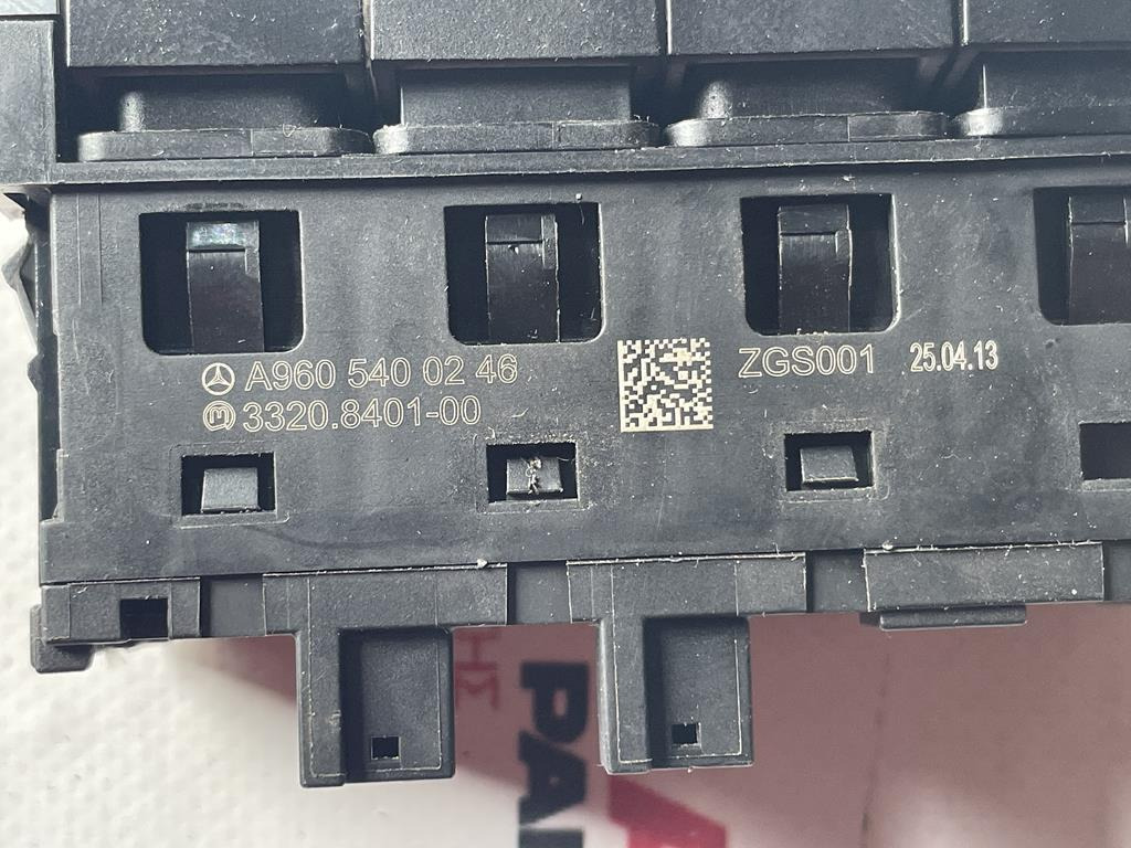 MERCEDES-BENZ ACTROS MP4 SWITHES - A960 5400246 - Electrical system for Truck: picture 2 MERCEDES-BENZ ACTROS MP4 SWITHES - A960 5400246 - Electrical system for Truck: picture 2