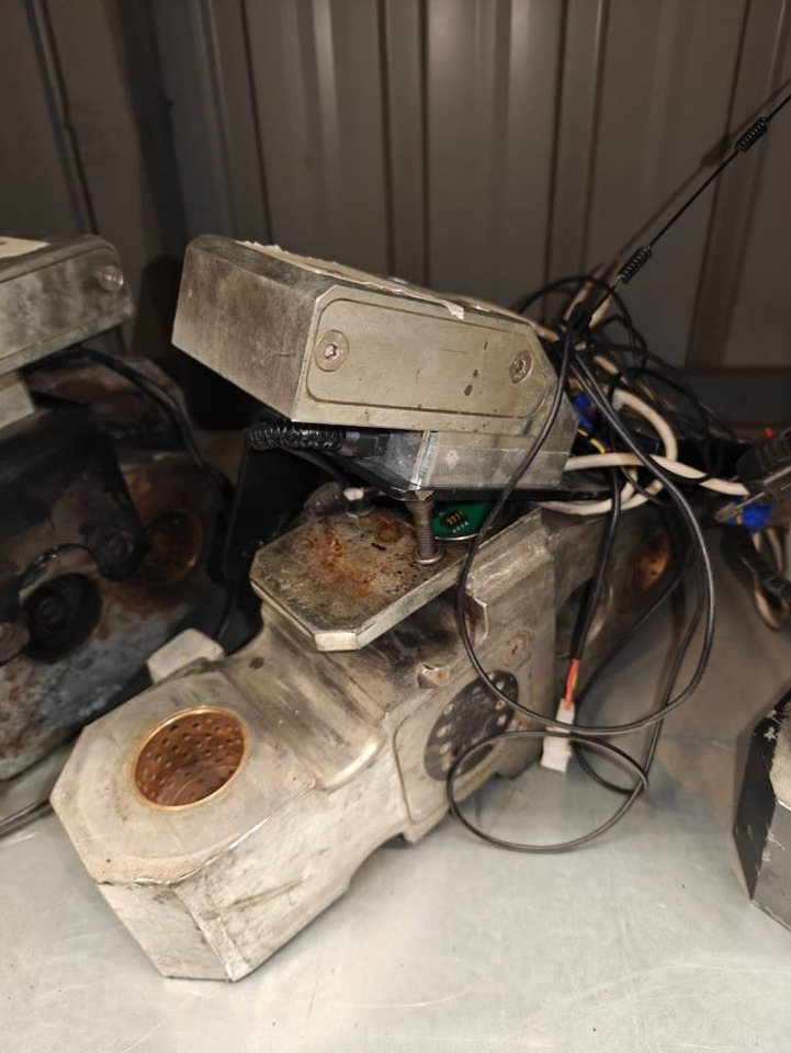 John Deere Bluetooth Scales - Counterweight: picture 3 John Deere Bluetooth Scales - Counterweight: picture 3