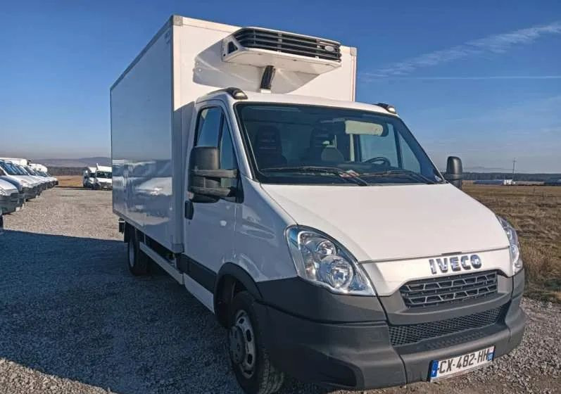 Iveco 35C13, 35C12, 35C14, 35C15 - Refrigerated delivery van: picture 3 Iveco 35C13, 35C12, 35C14, 35C15 - Refrigerated delivery van: picture 3
