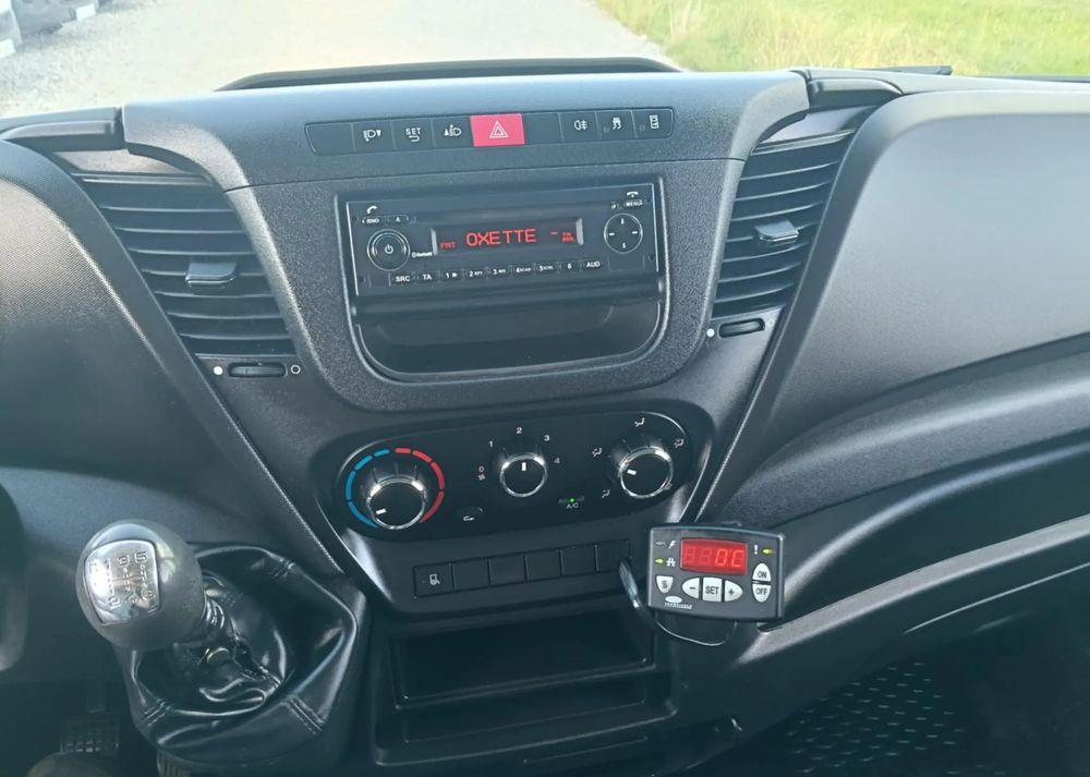 Iveco 35S16, 35S15, 35S14, 35S13, 35C13, 35C14 - Refrigerated delivery van: picture 4 Iveco 35S16, 35S15, 35S14, 35S13, 35C13, 35C14 - Refrigerated delivery van: picture 4