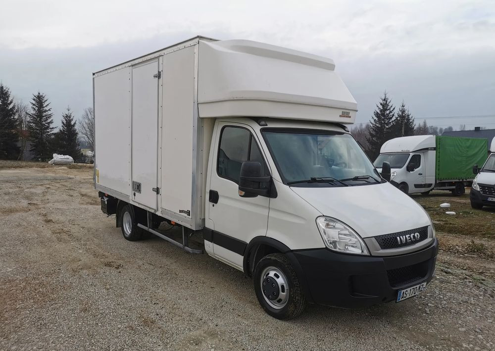 Iveco 3.0-150KM Daily 35C15 Kontener winda Dhollandia 750kg długi 35-150 Klimatyzacja długi rozstaw - Closed box van: picture 3 Iveco 3.0-150KM Daily 35C15 Kontener winda Dhollandia 750kg długi 35-150 Klimatyzacja długi rozstaw - Closed box van: picture 3