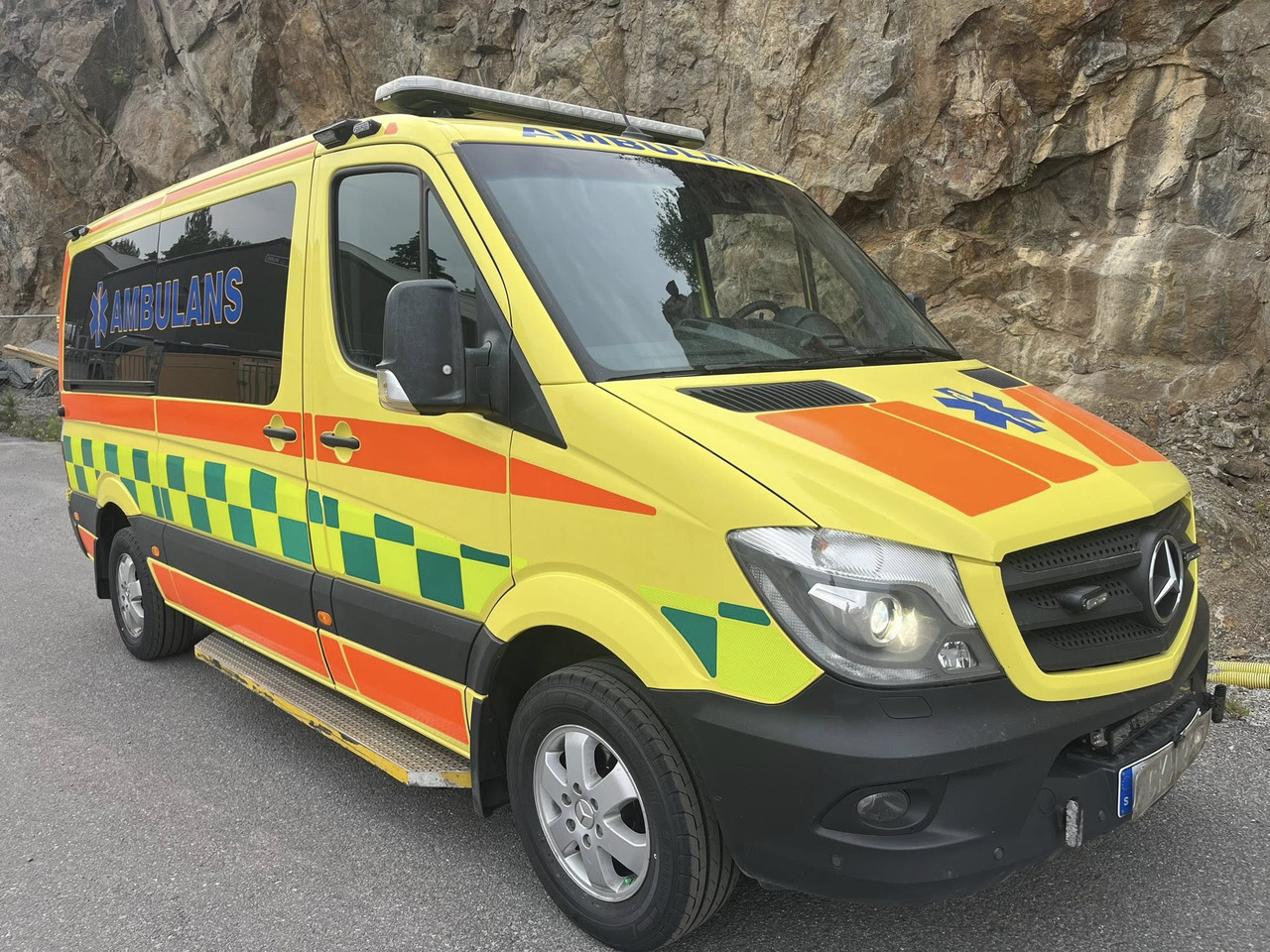 MERCEDES-BENZ Sprinter 319 - AMBULANCE - RESERVERAD !! - Ambulance: picture 5 MERCEDES-BENZ Sprinter 319 - AMBULANCE - RESERVERAD !! - Ambulance: picture 5