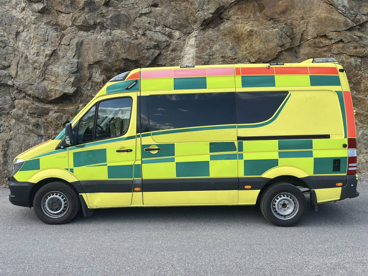 Mercedes-Benz Sprinter 319 - AMBULANCE - RESERVERAD !! - Ambulance: picture 5 Mercedes-Benz Sprinter 319 - AMBULANCE - RESERVERAD !! - Ambulance: picture 5