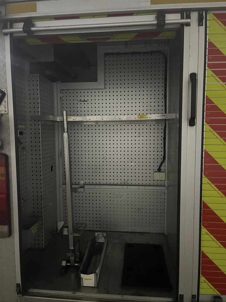 SCANIA P94GB 4x2 NZ310 - Fire engine - Fire truck: picture 4 SCANIA P94GB 4x2 NZ310 - Fire engine - Fire truck: picture 4