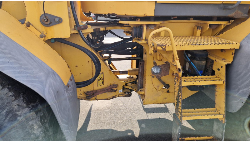 Wheel loader Volvo L90F: picture 6