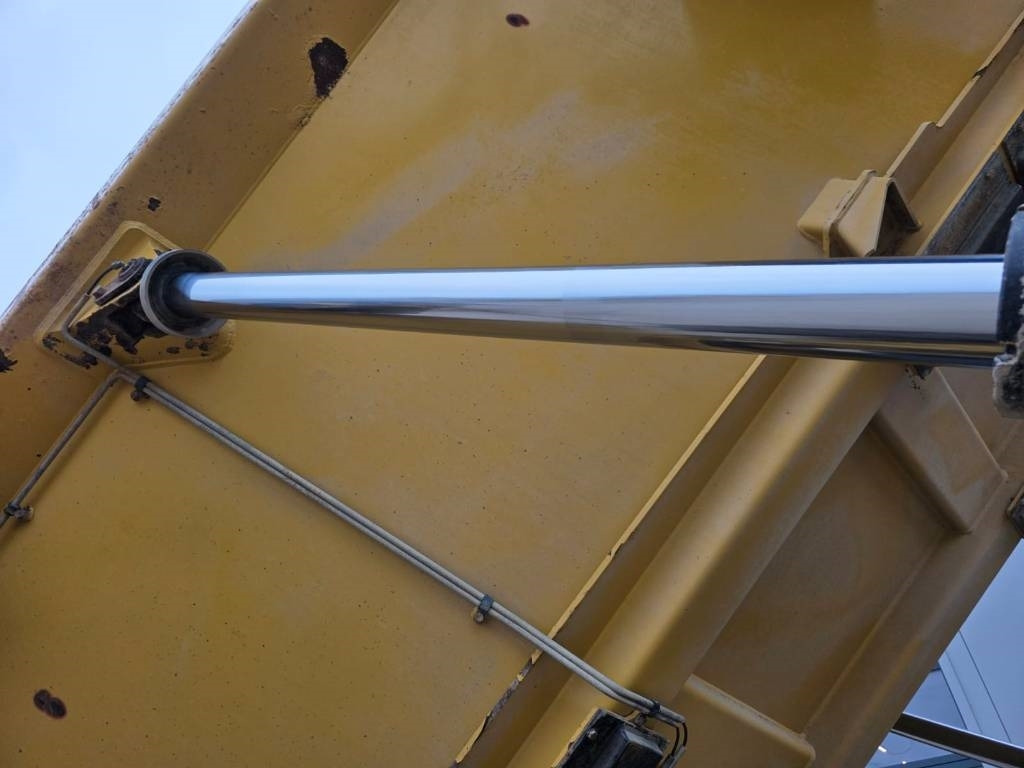 Articulated dumper CAT 735 B: picture 20