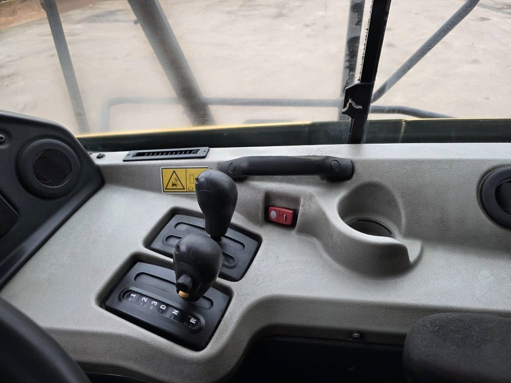 Articulated dumper CAT 735 B: picture 13