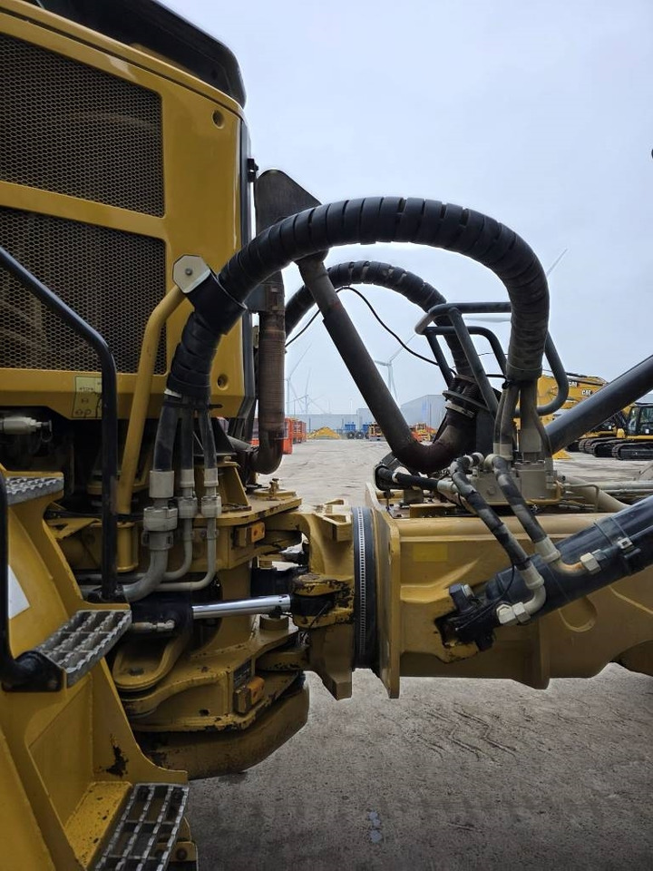 Articulated dumper CAT 735 B: picture 23