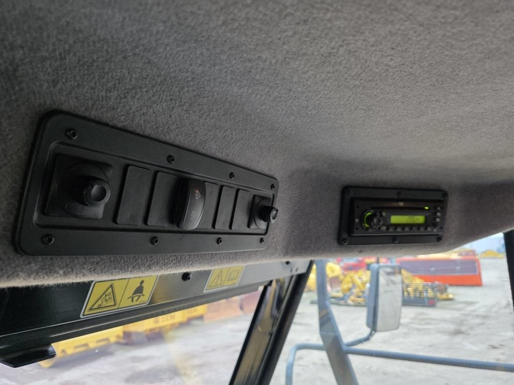 Articulated dumper CAT 735 B: picture 16