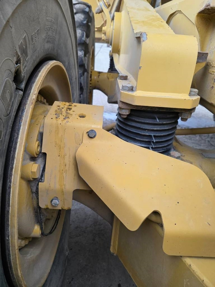 Articulated dumper CAT 735 B: picture 26