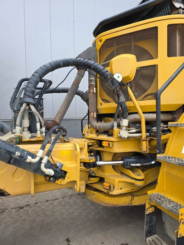 Articulated dumper CAT 735 B: picture 24