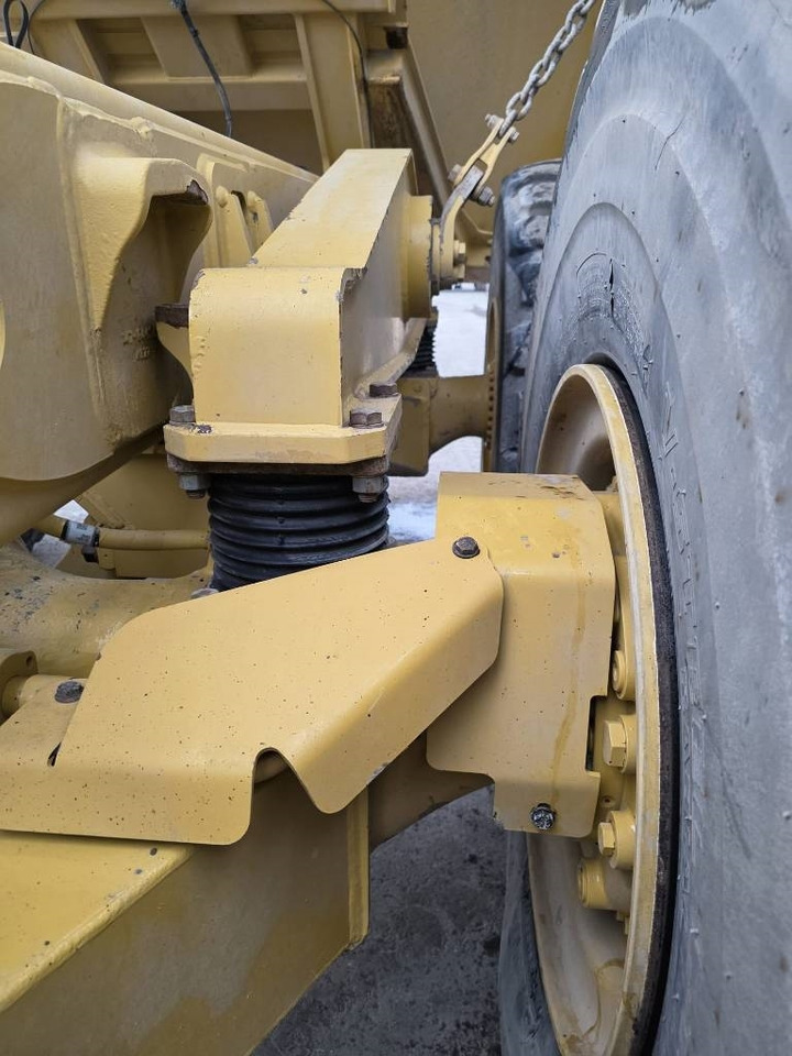 Articulated dumper CAT 735 B: picture 27