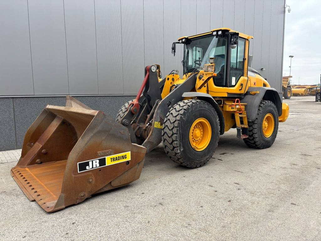 Volvo L 90 H (High tip + New tires) - Wheel loader: picture 1 Volvo L 90 H (High tip + New tires) - Wheel loader: picture 1