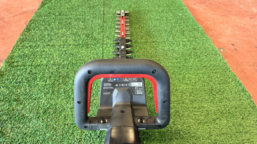 Toro – Tagliasiepi a batteria serie REVOLUTION 66220T - Garden equipment: picture 2 Toro – Tagliasiepi a batteria serie REVOLUTION 66220T - Garden equipment: picture 2