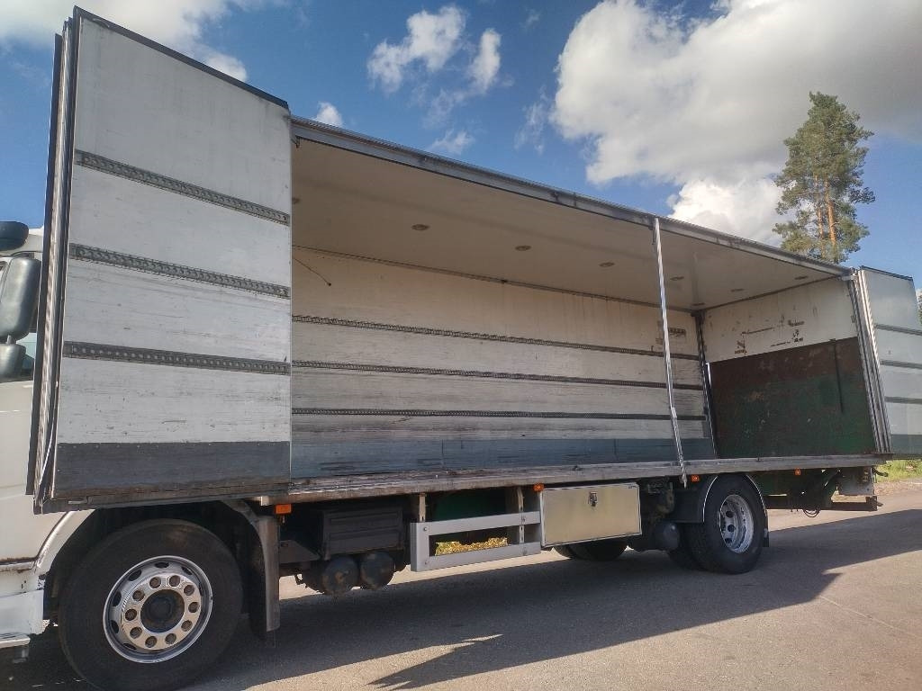 Volvo FM9 4x2 8,40m pitkä kylkiaukeava kori - Box truck: picture 3 Volvo FM9 4x2 8,40m pitkä kylkiaukeava kori - Box truck: picture 3