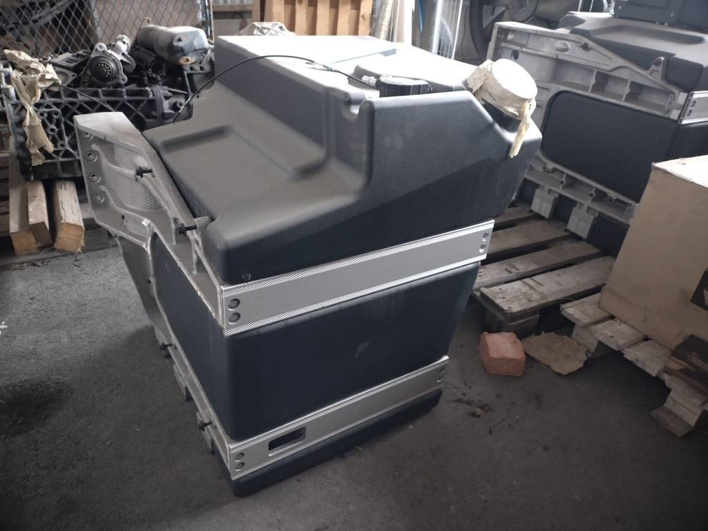 Volvo Polttoaine tankki 2+2 - Frame/ Chassis for Truck: picture 1 Volvo Polttoaine tankki 2+2 - Frame/ Chassis for Truck: picture 1