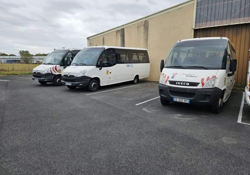 Irisbus WING / 34 MIEJSCA/ KLIMA DLA KIEROWCY/ 3 SZTUKI - Minibus, Passenger van: picture 1 Irisbus WING / 34 MIEJSCA/ KLIMA DLA KIEROWCY/ 3 SZTUKI - Minibus, Passenger van: picture 1