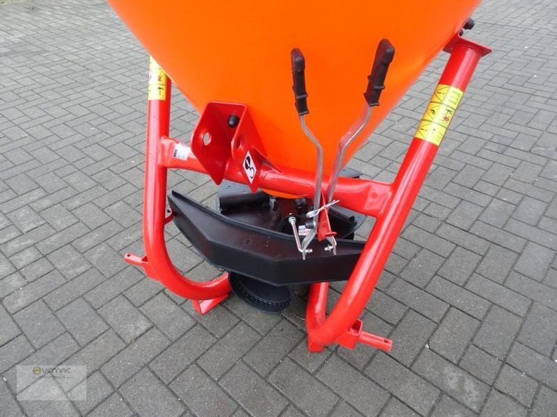Dexwal Salzstreuer Düngerstreuer Streuer Trichterstreuer 500 Liter - Sand/ Salt spreader: picture 2 Dexwal Salzstreuer Düngerstreuer Streuer Trichterstreuer 500 Liter - Sand/ Salt spreader: picture 2
