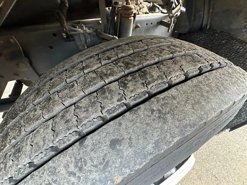 DAF CF 85.360 / EURO5 / NL TRUCK / 4X2 / NEW TACHO / SPACECAB / AIRCO / AUTOMATIC - Tractor unit: picture 4 DAF CF 85.360 / EURO5 / NL TRUCK / 4X2 / NEW TACHO / SPACECAB / AIRCO / AUTOMATIC - Tractor unit: picture 4