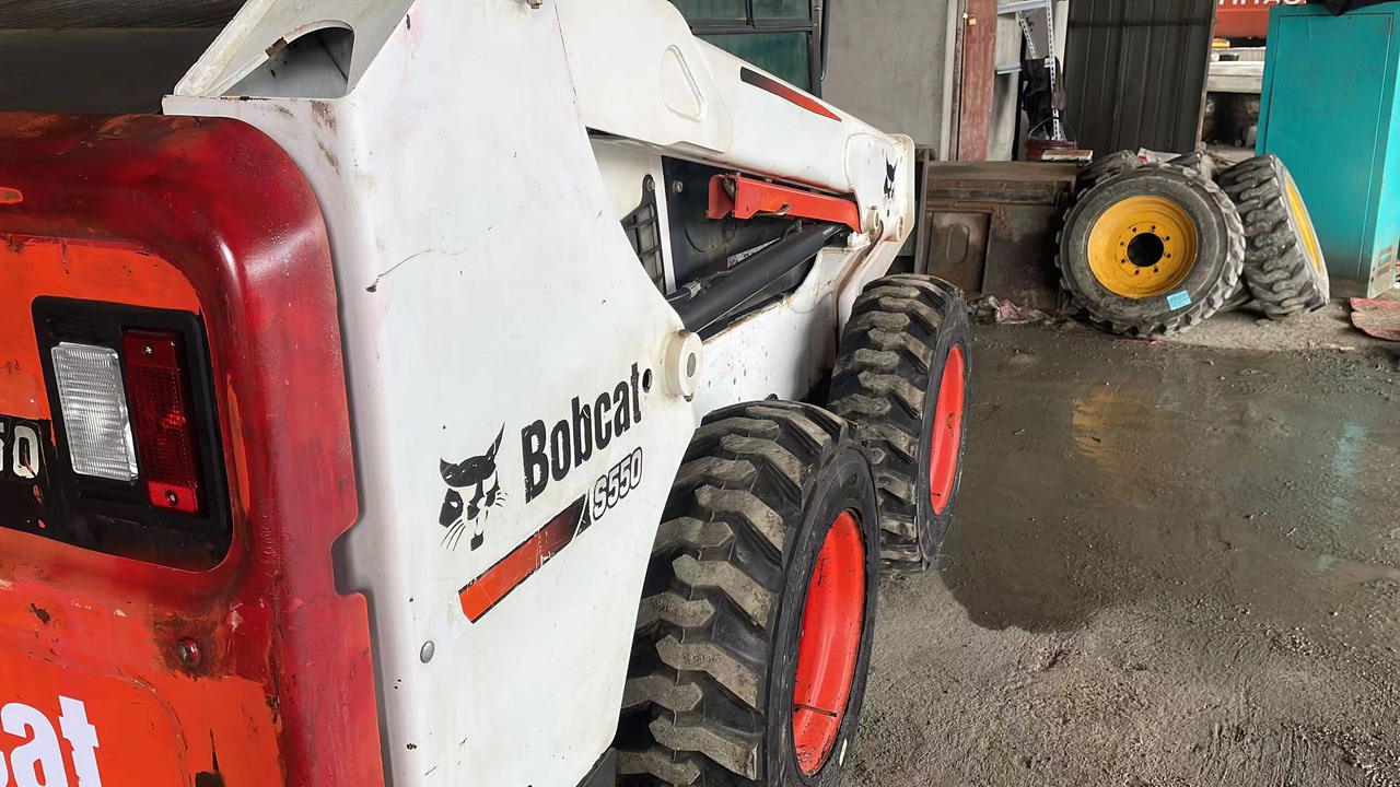 BOBCAT S550 - Tool/ Equipment: picture 2 BOBCAT S550 - Tool/ Equipment: picture 2