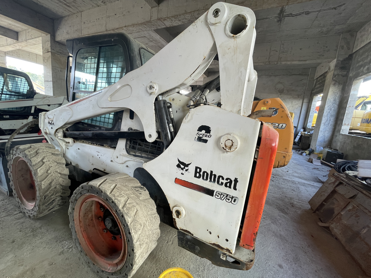 Bobcat S750 - Skid steer loader: picture 3 Bobcat S750 - Skid steer loader: picture 3