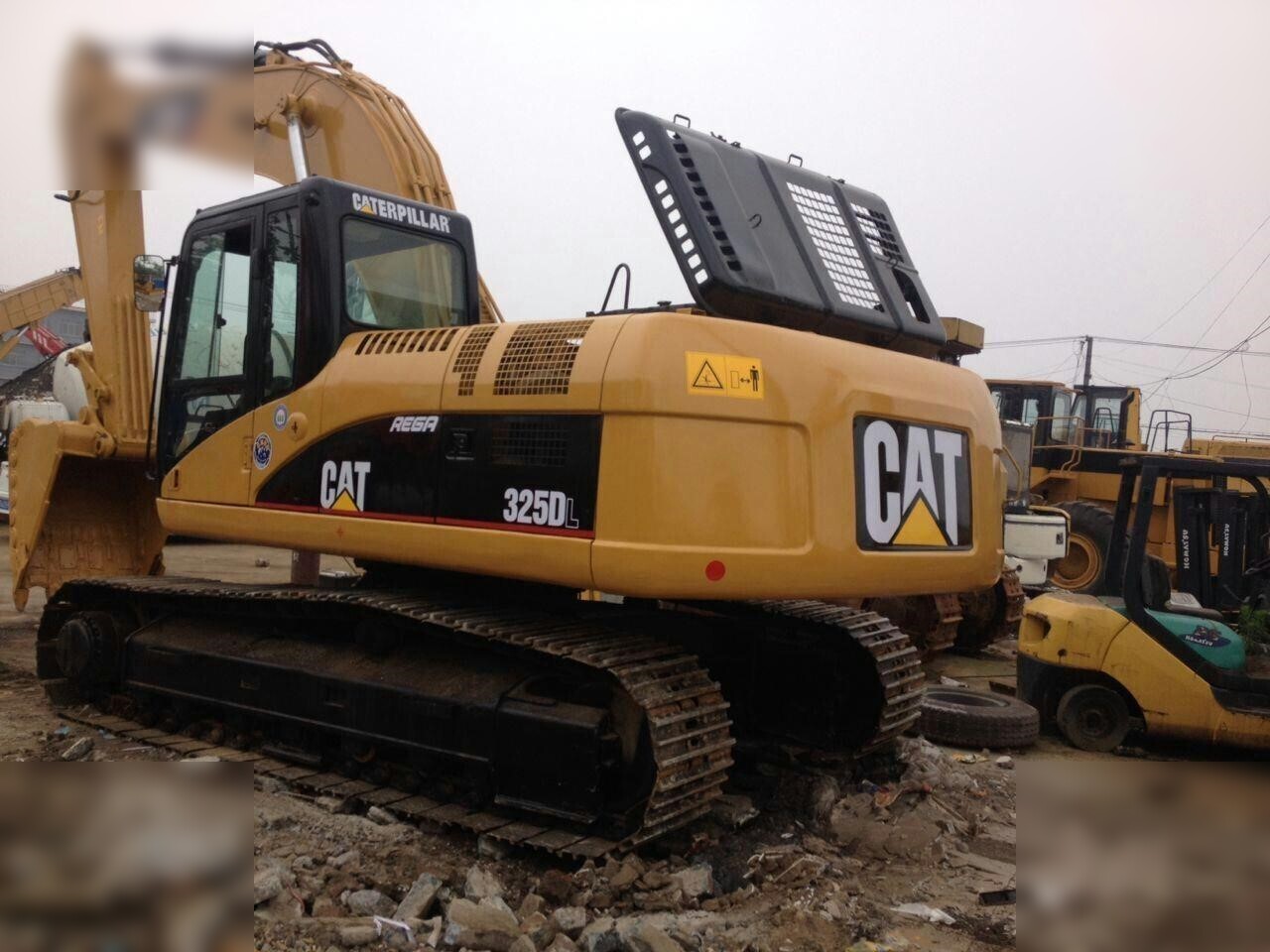 CATERPILLAR 325DL - Crawler excavator: picture 2 CATERPILLAR 325DL - Crawler excavator: picture 2