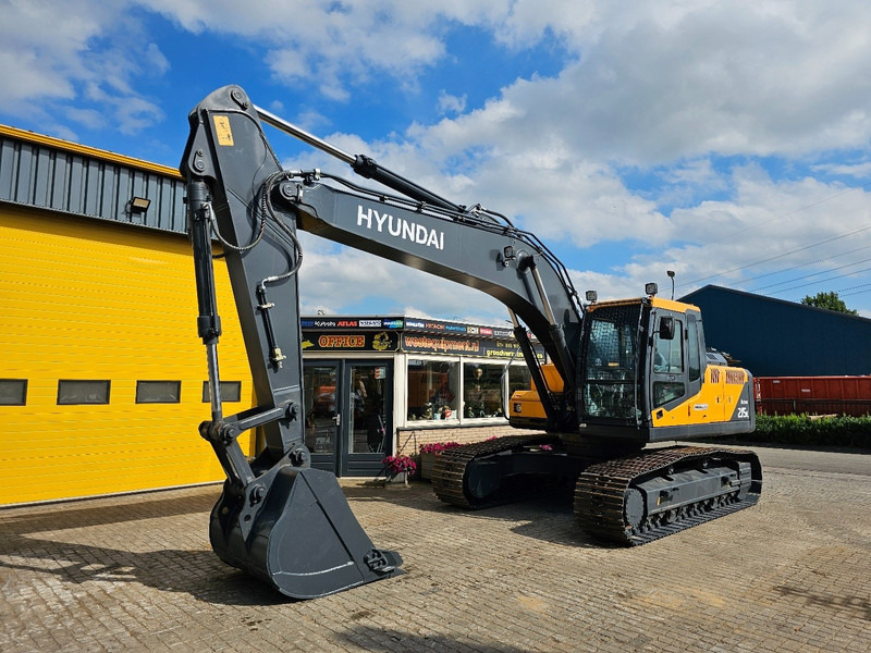 Hyundai R215L - Crawler excavator: picture 2 Hyundai R215L - Crawler excavator: picture 2