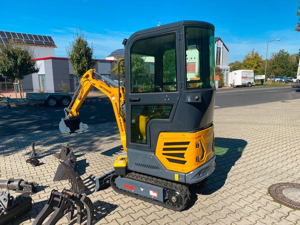 Minibagger BK1250KSR inkl. Zubehörpaket Groß *INKL.19% MWST*KUBOTA*SCHWENKARM*VERSTELLFAHRW*SOFORT!* - Mini excavator: picture 5 Minibagger BK1250KSR inkl. Zubehörpaket Groß *INKL.19% MWST*KUBOTA*SCHWENKARM*VERSTELLFAHRW*SOFORT!* - Mini excavator: picture 5