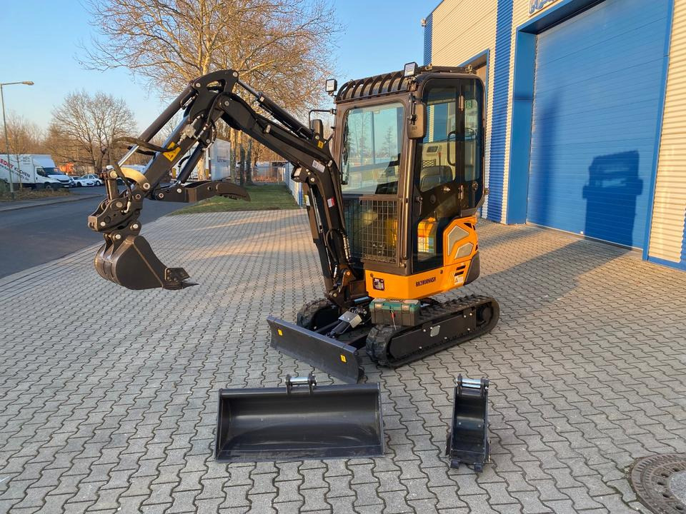 Minibagger BK2000NKSR inkl. Schaufelpaket *INKL.19% MWST*BERGER KRAUS*KUBOTA* KLIMA*SCHWENKARM*VERSTELLFAHRWERK* - Mini excavator: picture 1 Minibagger BK2000NKSR inkl. Schaufelpaket *INKL.19% MWST*BERGER KRAUS*KUBOTA* KLIMA*SCHWENKARM*VERSTELLFAHRWERK* - Mini excavator: picture 1