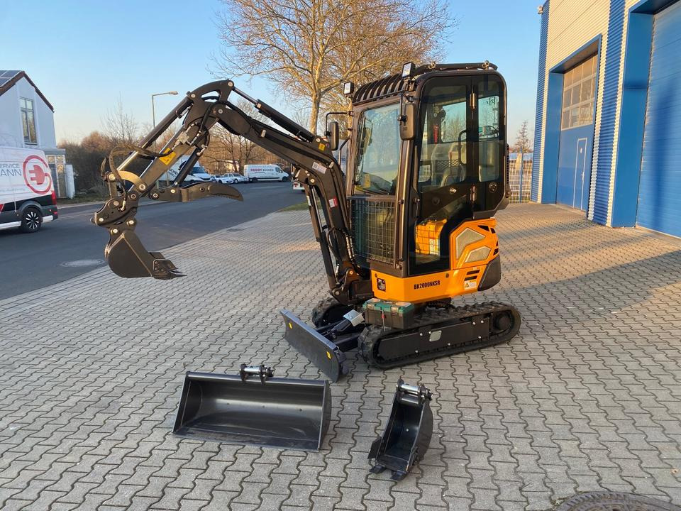 Minibagger BK2000NKSR inkl. Schaufelpaket *INKL.19% MWST*BERGER KRAUS*KUBOTA* KLIMA*SCHWENKARM*VERSTELLFAHRWERK* - Mini excavator: picture 2 Minibagger BK2000NKSR inkl. Schaufelpaket *INKL.19% MWST*BERGER KRAUS*KUBOTA* KLIMA*SCHWENKARM*VERSTELLFAHRWERK* - Mini excavator: picture 2