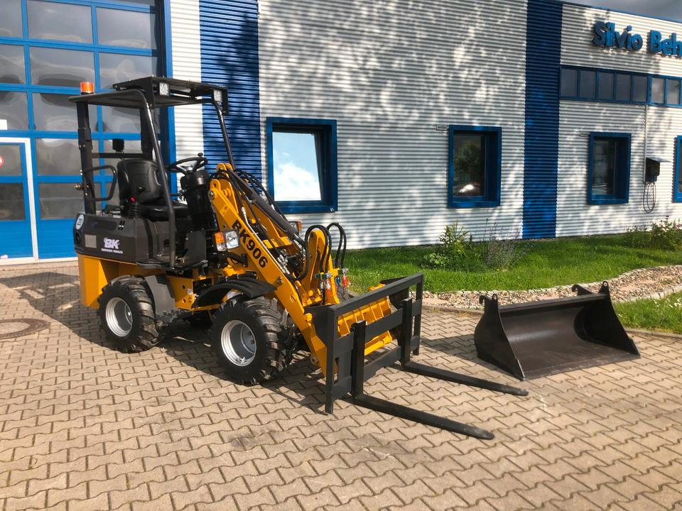 Radlader / Hoflader BK906 *INKL.19% MWST*PERKINS*BERGER KRAUS*GABELPAKET*CE*EURO - Compact loader: picture 1 Radlader / Hoflader BK906 *INKL.19% MWST*PERKINS*BERGER KRAUS*GABELPAKET*CE*EURO - Compact loader: picture 1