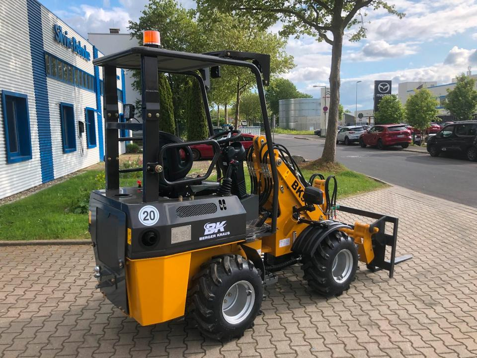 Radlader / Hoflader BK906 *INKL.19% MWST*PERKINS*BERGER KRAUS*GABELPAKET*CE*EURO - Compact loader: picture 5 Radlader / Hoflader BK906 *INKL.19% MWST*PERKINS*BERGER KRAUS*GABELPAKET*CE*EURO - Compact loader: picture 5