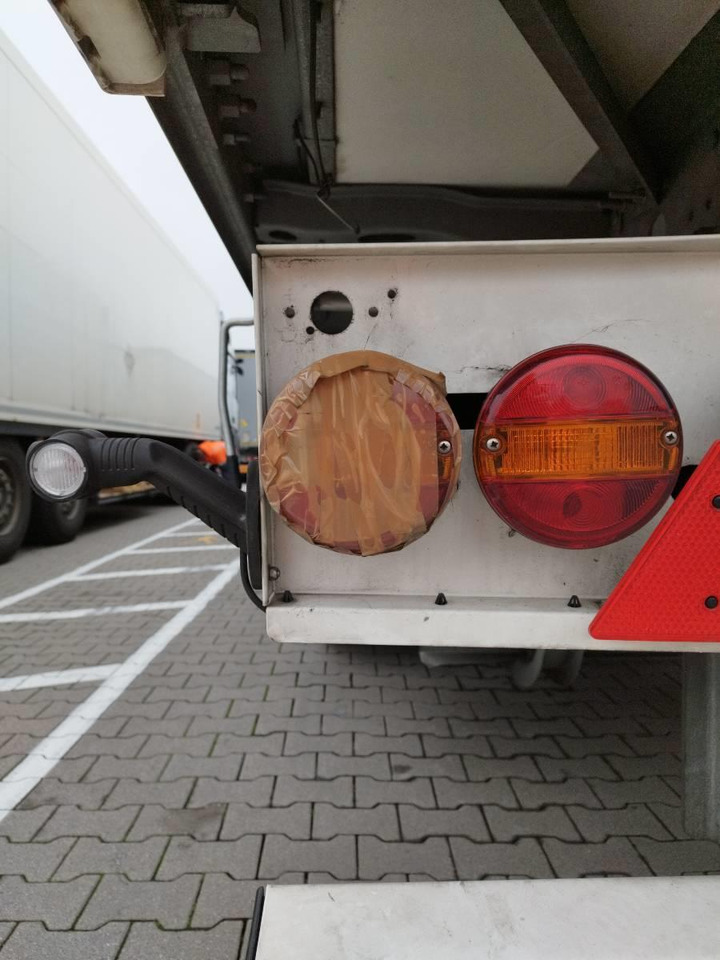 New Isothermal semi-trailer Schmitz Cargobull 3 axles  xLiftachse: picture 11