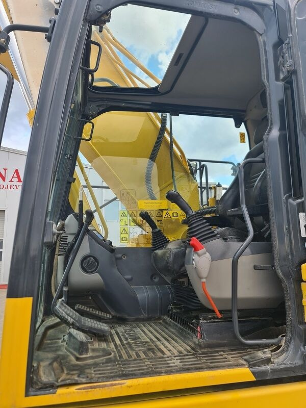 Crawler excavator Komatsu PC240NLC-11: picture 9