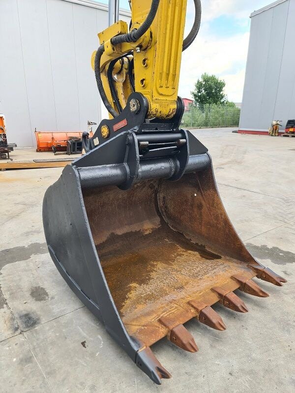 Crawler excavator Komatsu PC240NLC-11: picture 16