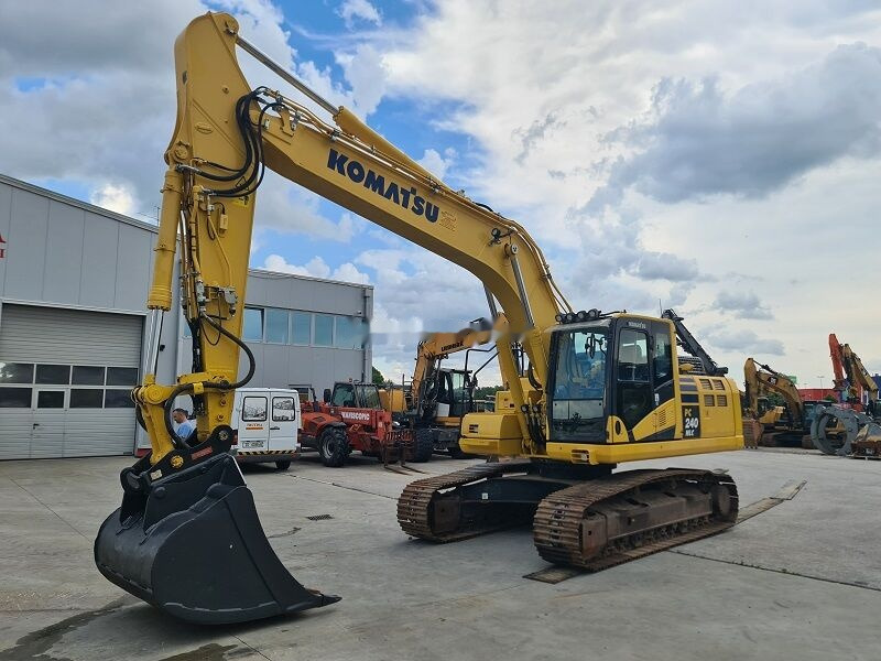 Crawler excavator Komatsu PC240NLC-11: picture 7