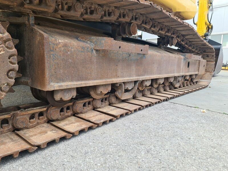 Crawler excavator Komatsu PC240NLC-11: picture 18