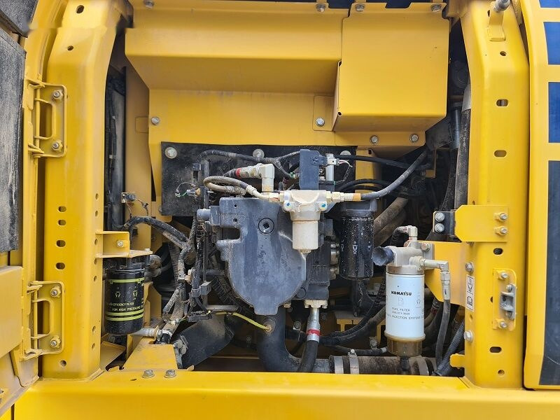 Crawler excavator Komatsu PC240NLC-11: picture 14