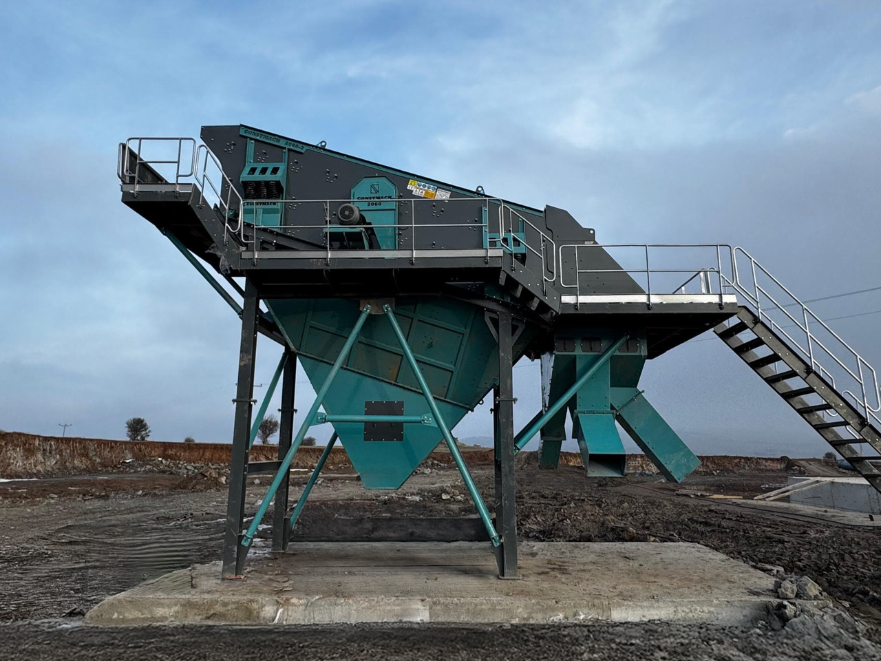 Constmach 140-180 Tph Crible Vibrant 2-3-4 Étages 1800x5000 mm - Screener: picture 3 Constmach 140-180 Tph Crible Vibrant 2-3-4 Étages 1800x5000 mm - Screener: picture 3