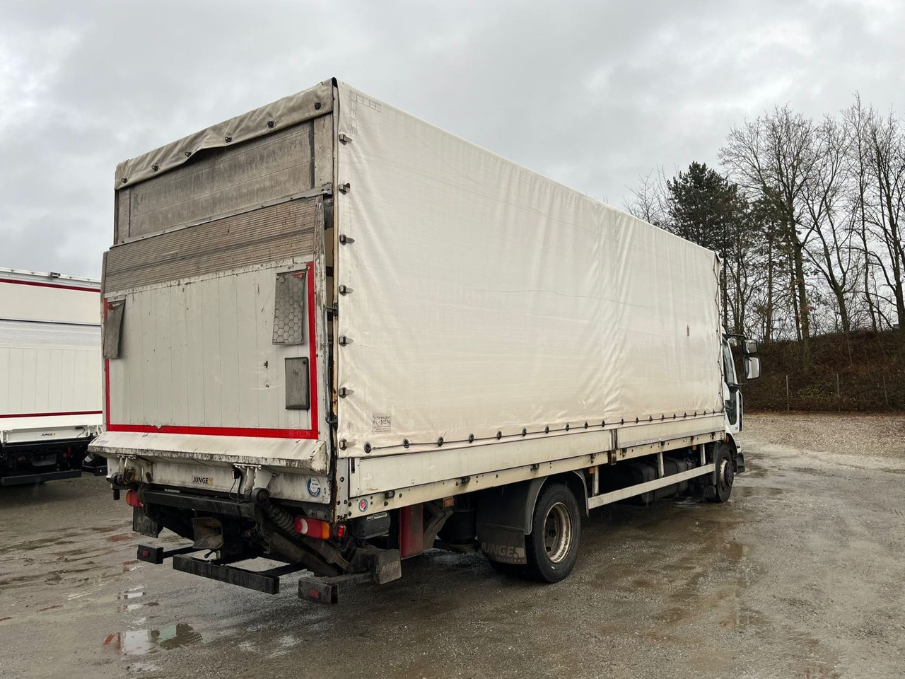 Renault MIDLUM 220 - Curtainsider truck: picture 4 Renault MIDLUM 220 - Curtainsider truck: picture 4