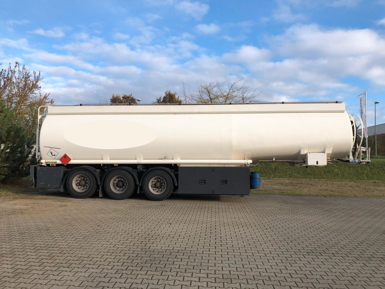 ROHR TAL-A-ZE 4Kammern*ADR*BENZIN*DIESEL*HEIZÖL - Tank semi-trailer: picture 4 ROHR TAL-A-ZE 4Kammern*ADR*BENZIN*DIESEL*HEIZÖL - Tank semi-trailer: picture 4