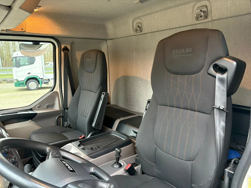 DAF LF 230 Bakwagen + Klep Dhollandia 1.000 kg - Box truck: picture 5 DAF LF 230 Bakwagen + Klep Dhollandia 1.000 kg - Box truck: picture 5