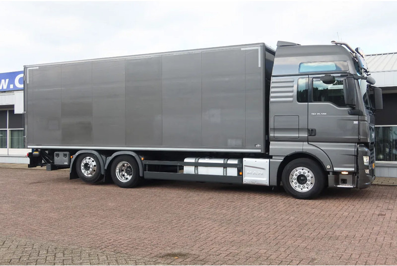 MAN TGX 26.500 6x2 Bak + Klep 3000 KG, FULL AIR SUSPENSION, SKY- LIGHTS. - Box truck: picture 2 MAN TGX 26.500 6x2 Bak + Klep 3000 KG, FULL AIR SUSPENSION, SKY- LIGHTS. - Box truck: picture 2
